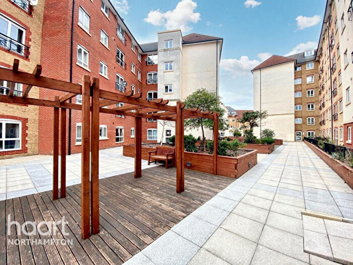 2 Bedroom Flat For Sale In St Andrews Street, Northampton, NN1