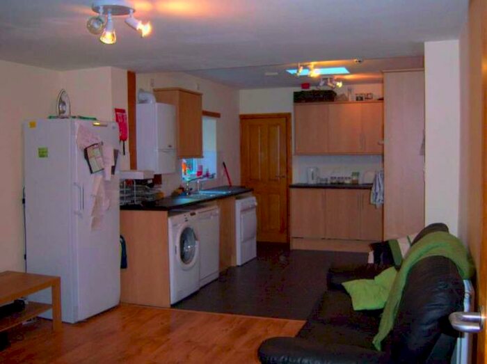 6 Bedroom Semi-Detached House To Rent In Exeter Road, Selly Oak, Birmingham, B29