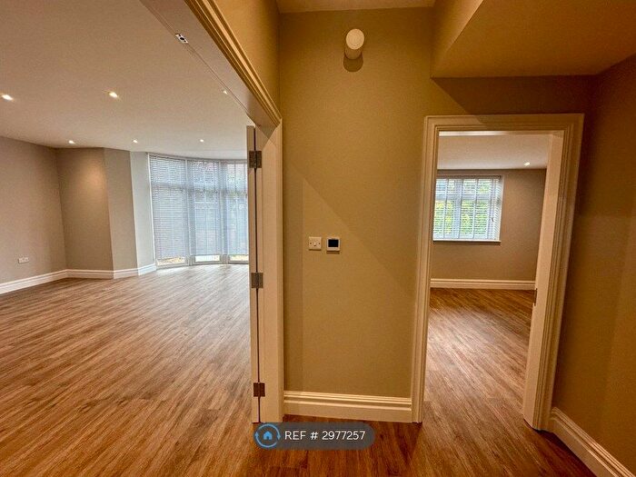 3 Bedroom Flat To Rent In The Rise, London, N13