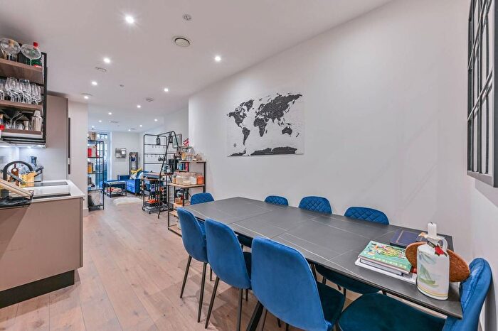 1 Bedroom Flat To Rent In Clapham Road, Clapham, London, SW9