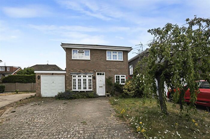3 Bedroom Property For Sale In Eton Close, Datchet, Slough, SL3