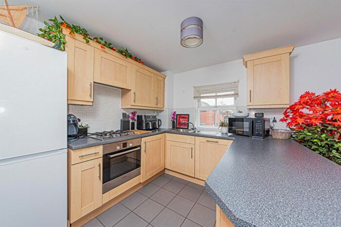 2 Bedroom Apartment To Rent In Victoria Gardens, Wokingham, RG40