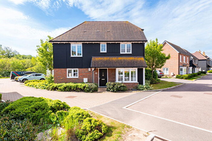 3 Bedroom Detached House For Sale In Nightingale Drive, Peters Village, ME1