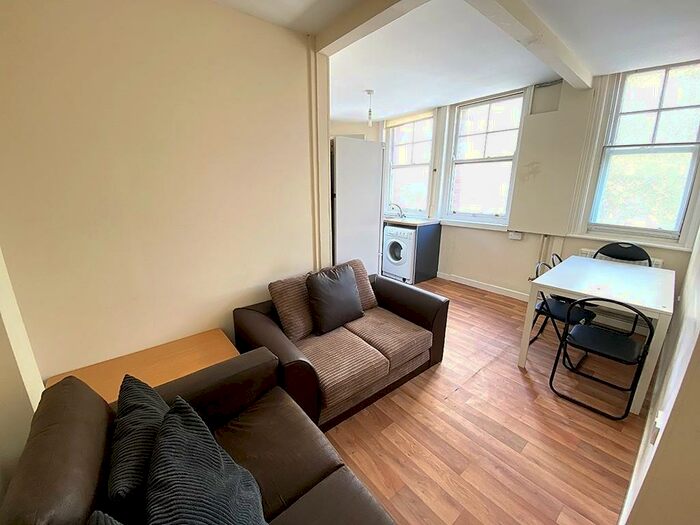 3 Bedroom Flat To Rent In Aylward Street, Portsmouth, PO1