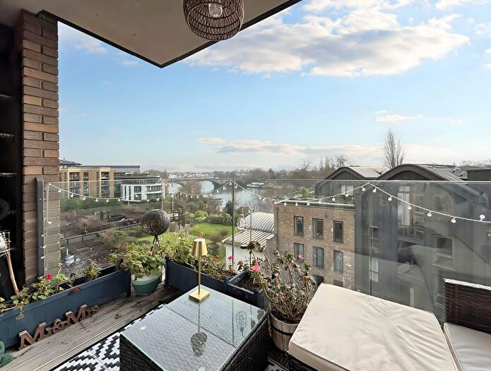 1 Bedroom Flat To Rent In Kew Bridge Road, Brentford, TW8