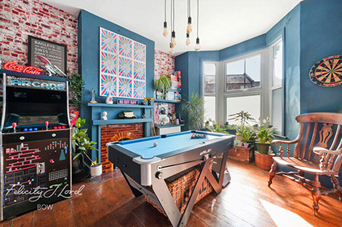 3 Bedroom Terraced House For Sale In Abbott Road, London, E14