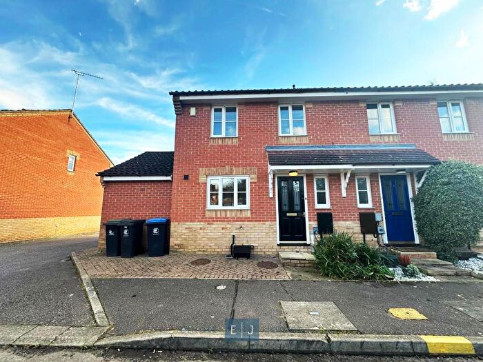 3 Bedroom End Of Terrace House To Rent In Fairmeads, Loughton, IG10