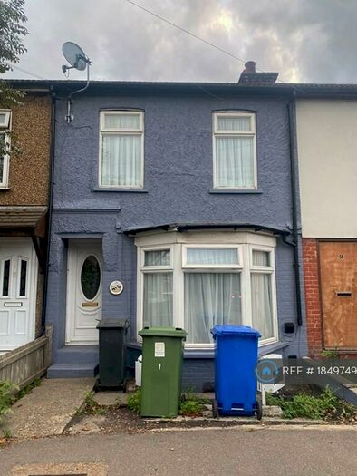 Studio To Rent In London Roads, Essex, RM19