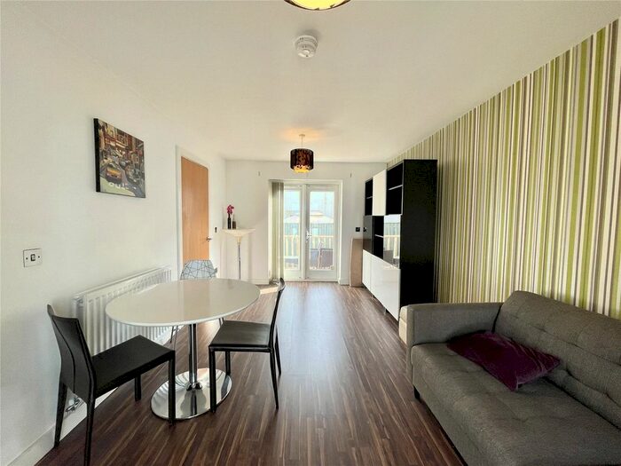 3 Bedroom Flat To Rent In Greenwood, Salford, M5