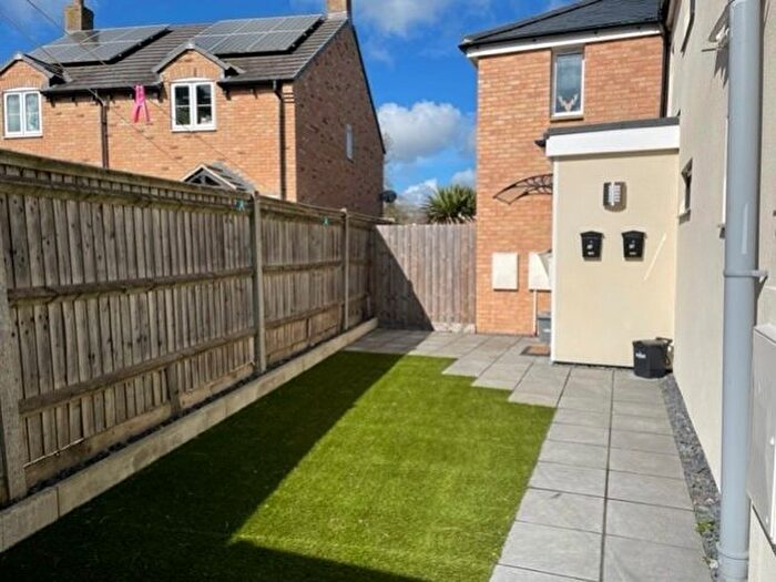 1 Bedroom Flat To Rent In Brize Norton Road, Carterton, Oxon, OX18