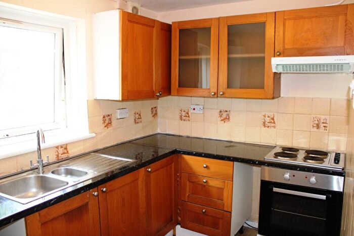 2 Bedroom Flat To Rent In Gurney Close, Barking, IG11