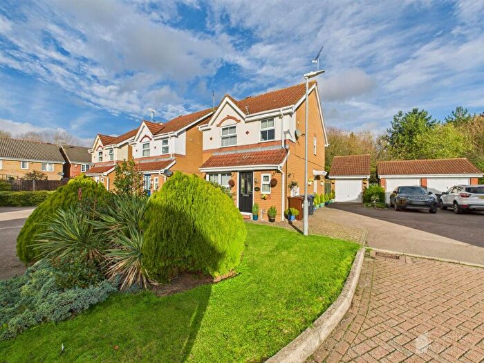 3 Bedroom Link Detached House For Sale In Challinor, Harlow, CM17