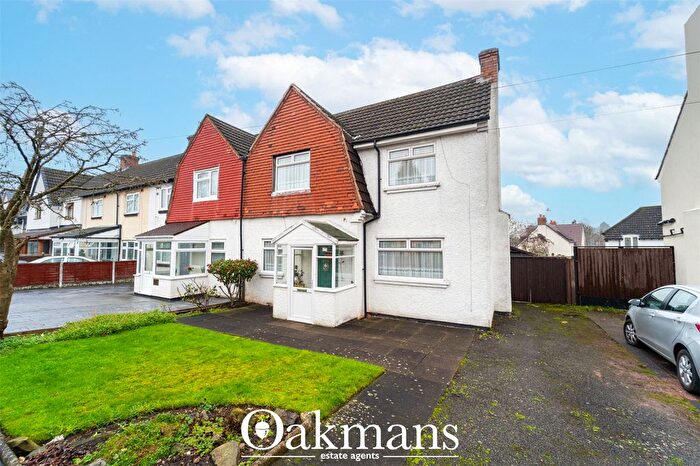 3 Bedroom Semi Detached House For Sale In Laburnum Avenue, Smethwick, West Midlands, B67