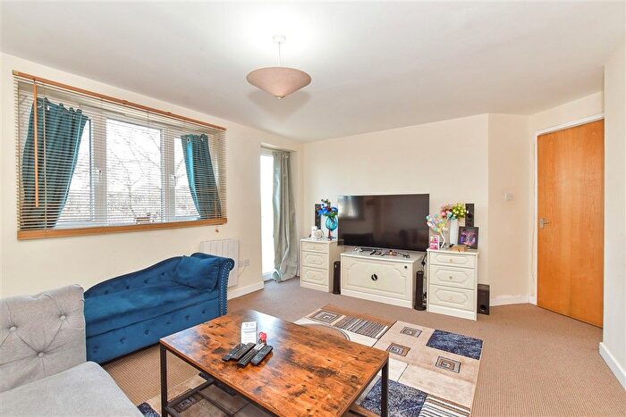 2 Bedroom Flat For Sale In Nancy Road, Portsmouth, Hampshire, PO1
