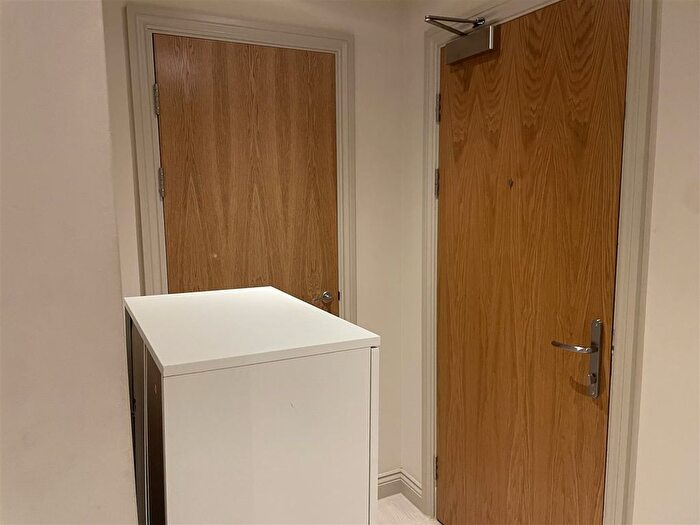 2 Bedroom Flat To Rent In North Street, Leeds, LS2