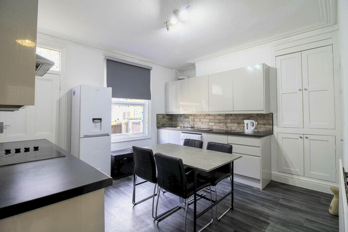 3 Bedroom Terraced House To Rent In Ashville Road, Leeds, LS6