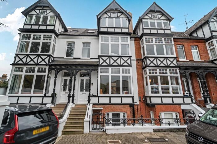 1 Bedroom Flat To Rent In Warrington Road, Richmond, TW10