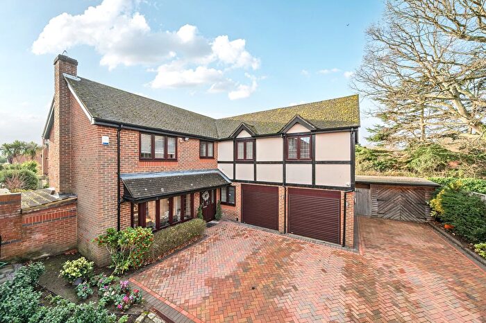 5 Bedroom Detached House For Sale In Bishops Grove, Windlesham, GU20