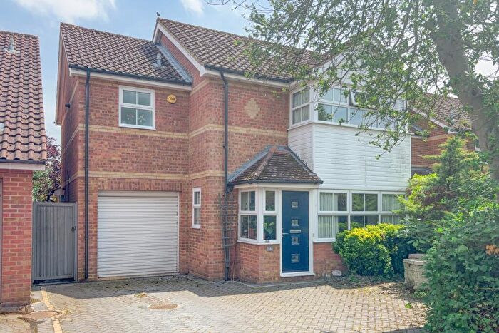 4 Bedroom Detached House To Rent In Leopold Road, Linslade, LU7