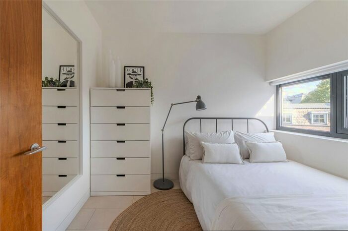 3 Bedroom Flat To Rent In Oval Road, London, NW1