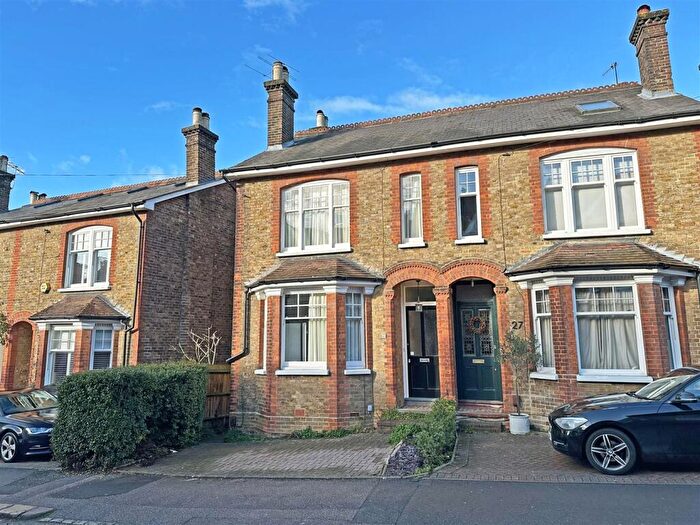 3 Bedroom Semi Detached House For Sale In Lynwood Road, Redhill, RH1