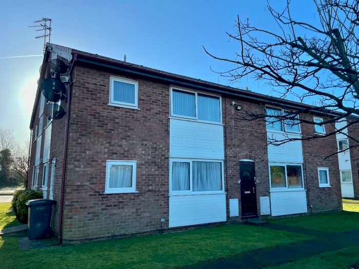 Houses for sale in Crescent Court, FY4