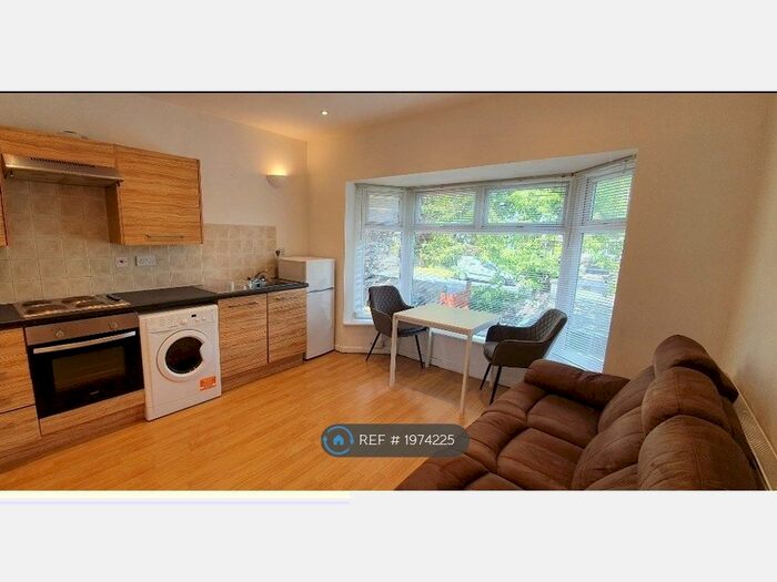1 Bedroom Flat To Rent In Alwoodley Lane, Leeds, LS17
