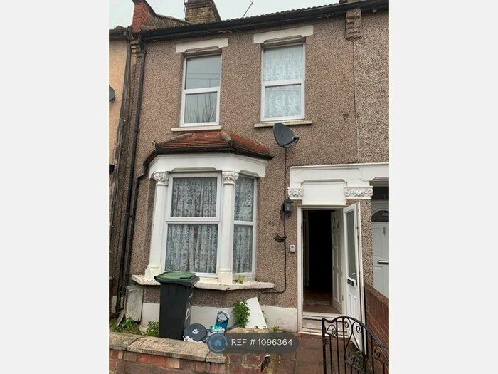 3 Bedroom Terraced House To Rent In Forest Road, London N9