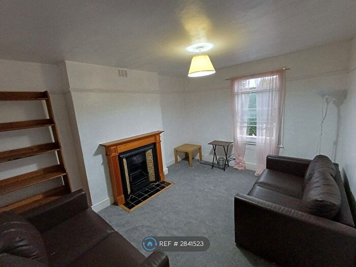 2 Bedroom Flat To Rent In Windsor Road, London, W5