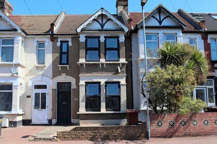 4 Bedroom Terraced House To Rent In Park Avenue, Barking, Essex, IG11