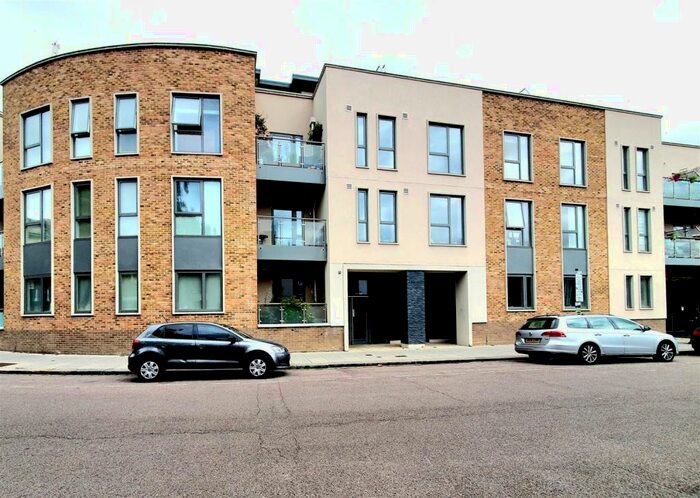3 Bedroom Flat To Rent In Scotland Green, N17