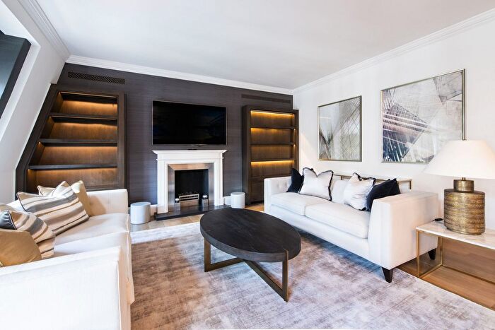 3 Bedroom Flat To Rent In Duke Street, London, W1K