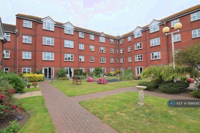 1 Bedroom Flat To Rent In Jenner Court, Weymouth, DT4