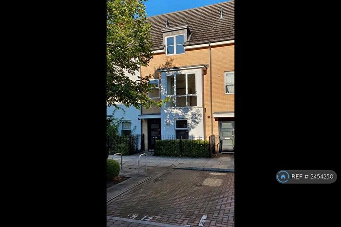 4 Bedroom Terraced House To Rent In Whale Avenue, Reading, RG2
