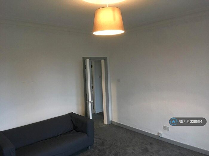 2 Bedroom Flat To Rent In Taylors Lane, Dundee, DD2