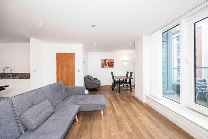 2 Bedroom Duplex To Rent In Western Gateway, Adriatic Apartments, E16