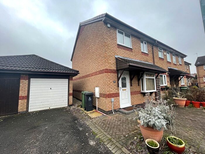 3 Bedroom Semi-Detached House To Rent In Stanier Close, Walsall, WS4