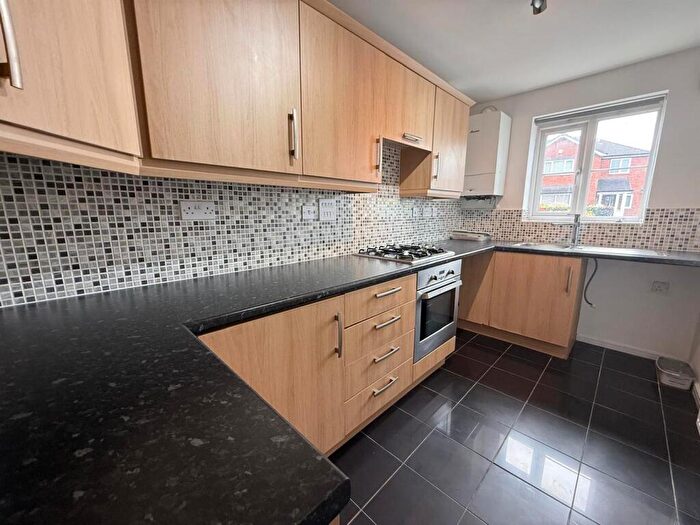 3 Bedroom Town House To Rent In Banners Lane, Halesowen, West Midlands, B63