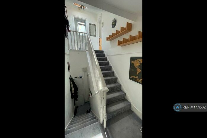 2 Bedroom Flat To Rent In Cavendish Road, London, SW12