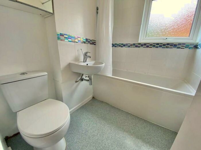 2 Bedroom Apartment To Rent In Ruskin Close, Didcot, Oxfordshire, OX11