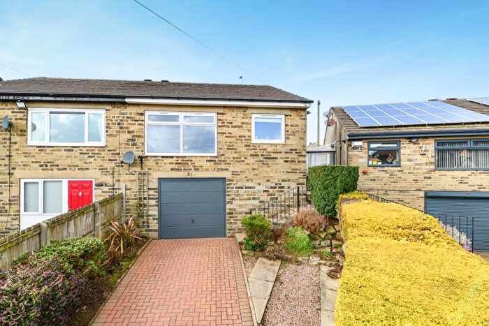 2 Bedroom Detached House For Sale In Lodge Gate Close, Denholme, West Yorkshire, BD13