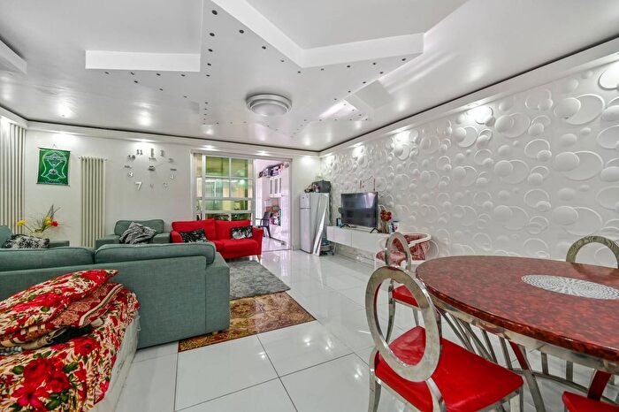 5 Bedroom Semi-Detached House For Sale In Westbourne Road, Feltham, TW13