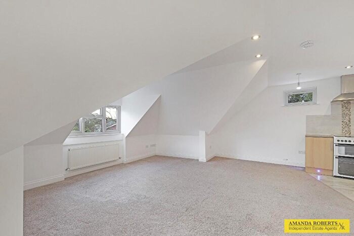 2 Bedroom Flat For Sale In Kings Head Hill, London, E4