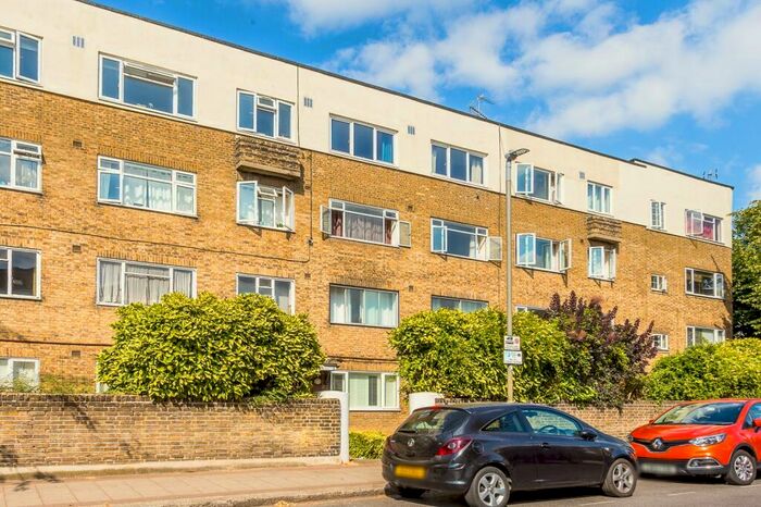 2 Bedroom Apartment To Rent In Balham Park Road, Balham, SW12