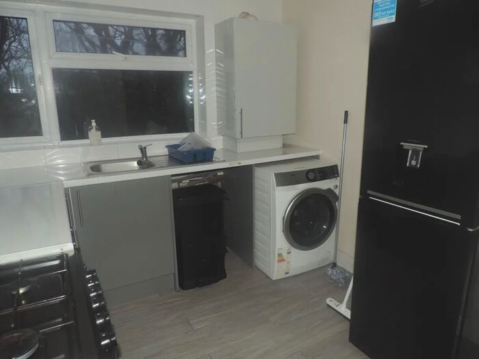 2 Bedroom Flat To Rent In Woolaston Avenue, Cardiff, CF23