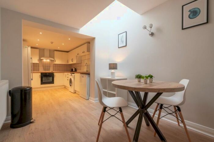 4 Bedroom Flat To Rent In Portland Road, Nottingham, NG7