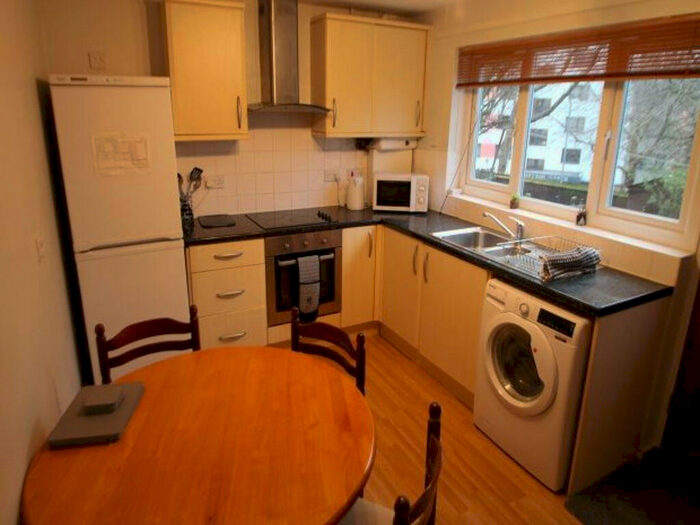 2 Bedroom House To Rent In Well Close Rise, Leeds, LS7