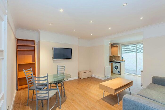 1 Bedroom Flat To Rent In Hatherley Grove, London, W2
