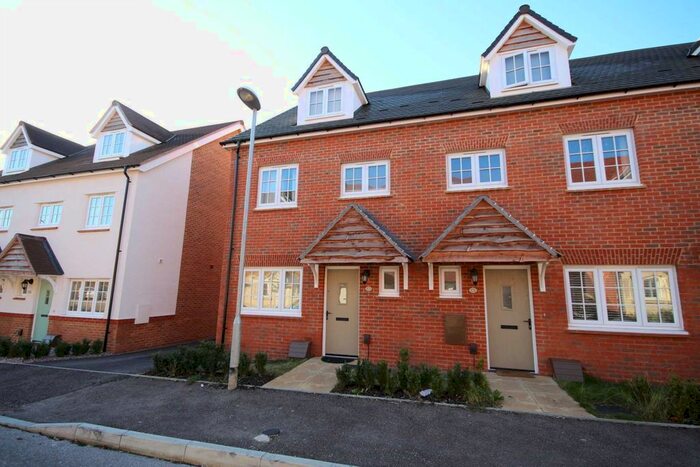 4 Bedroom End Of Terrace House To Rent In Crane Road, Bracknell, RG12