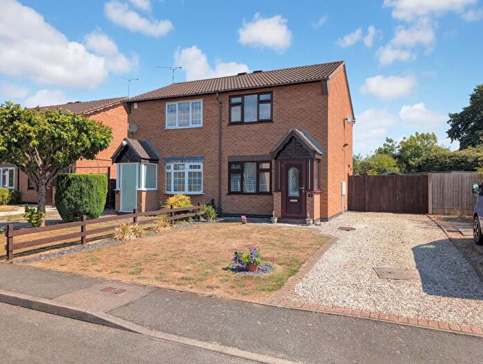 2 Bedroom Semi-Detached House For Sale In Kilmarie Close, Hinckley, LE10